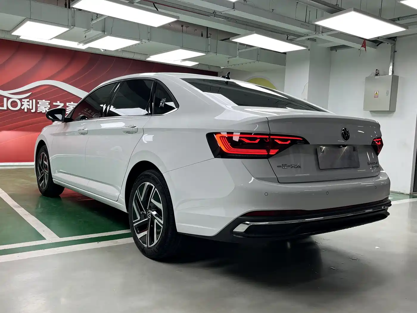 Volkswagen Sagitar 2025 Model Second Facelift 300TSI DSG Transcend Edition фото 6