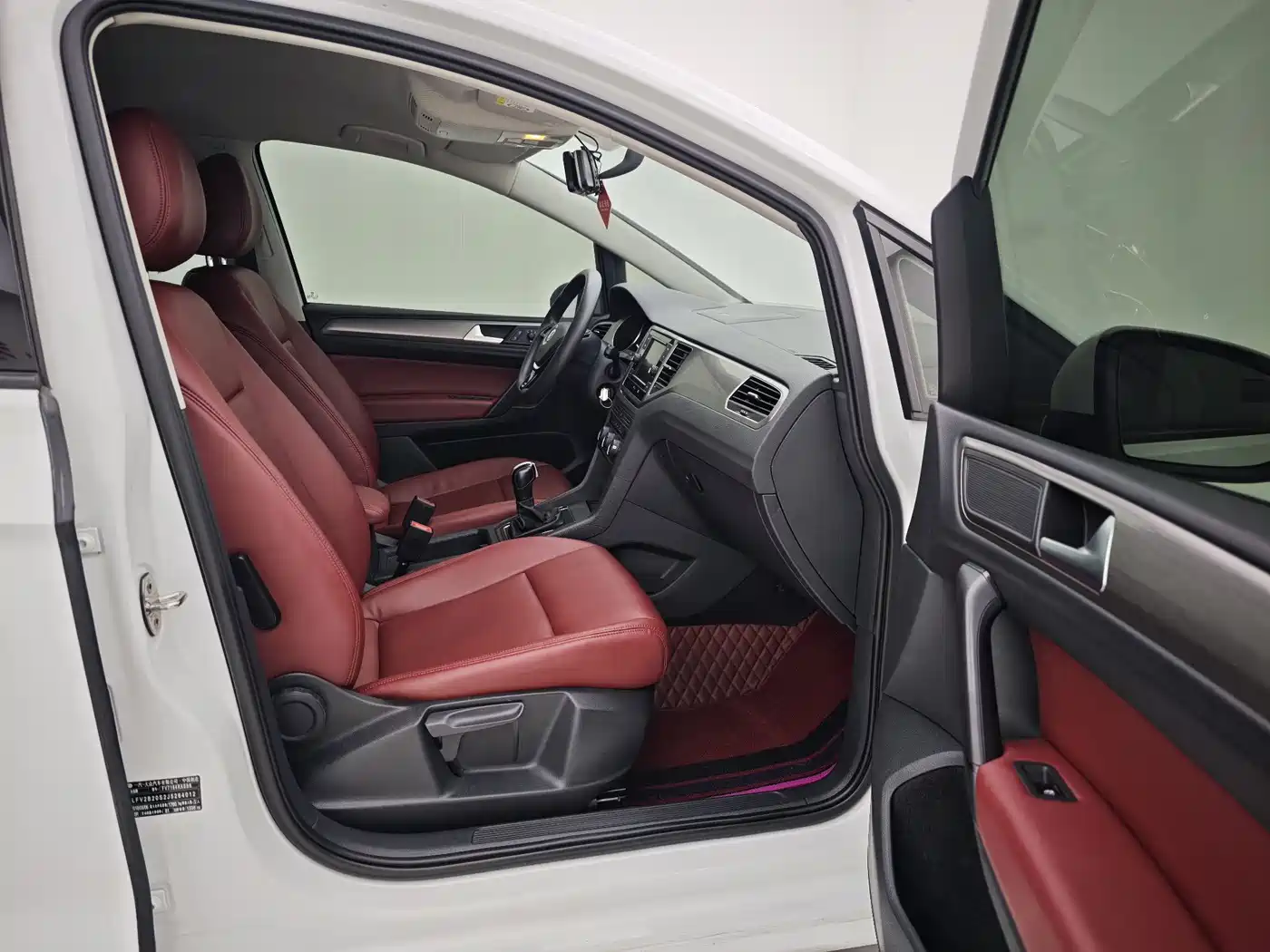 Volkswagen Golf Sportsvan 2018 1.6L Automatic Comfort фото 11