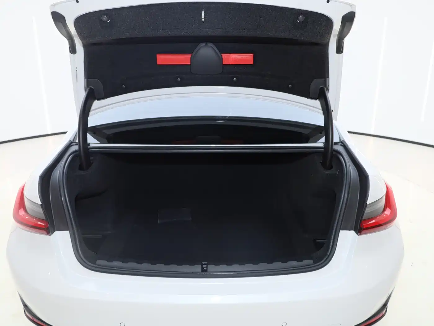 BMW 3 Series 2022 320i Sport Package фото 14