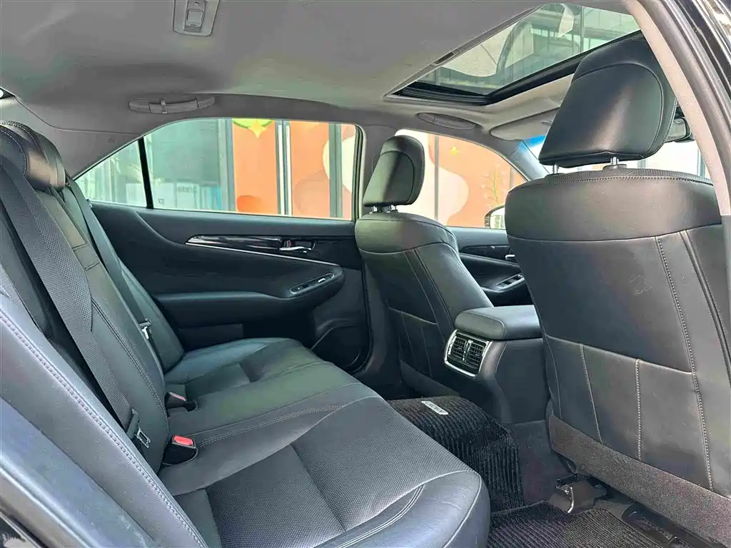 Toyota Crown 2019 2018 2.0T Fashion Edition