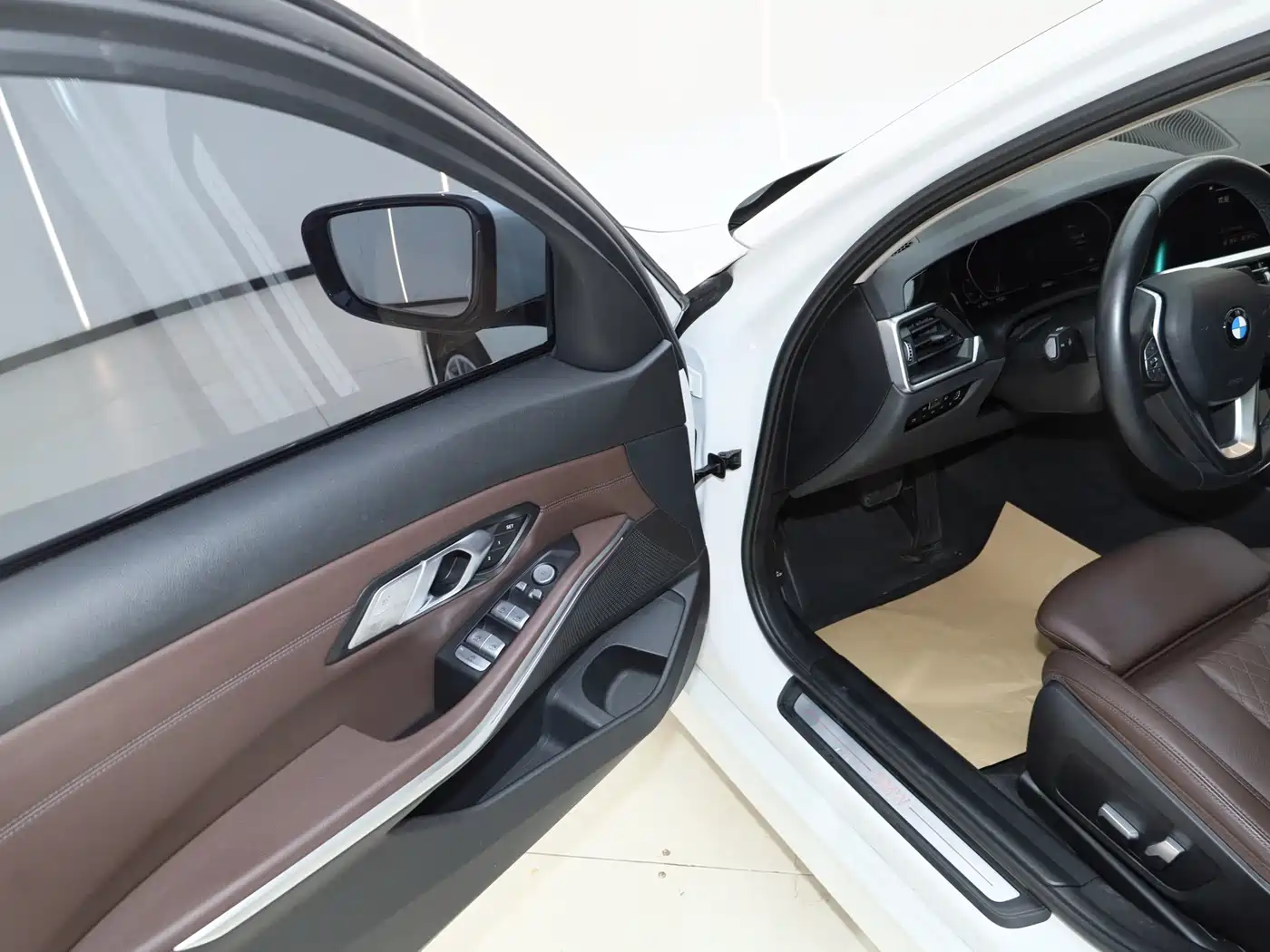 BMW 3 Series 2022 320i Sport Package фото 25