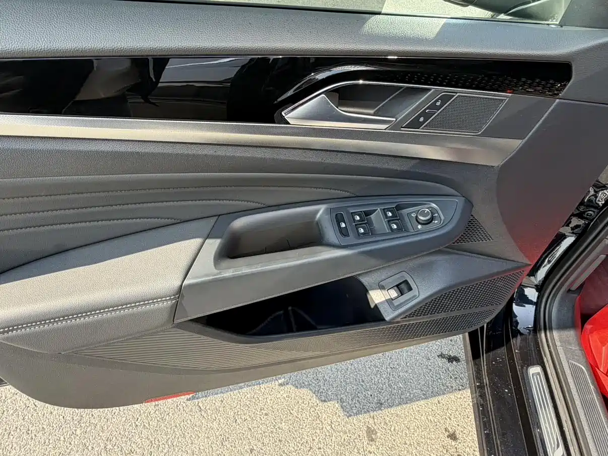 Volkswagen Passat 2023 Facelift 330TSI Elite Edition фото 10