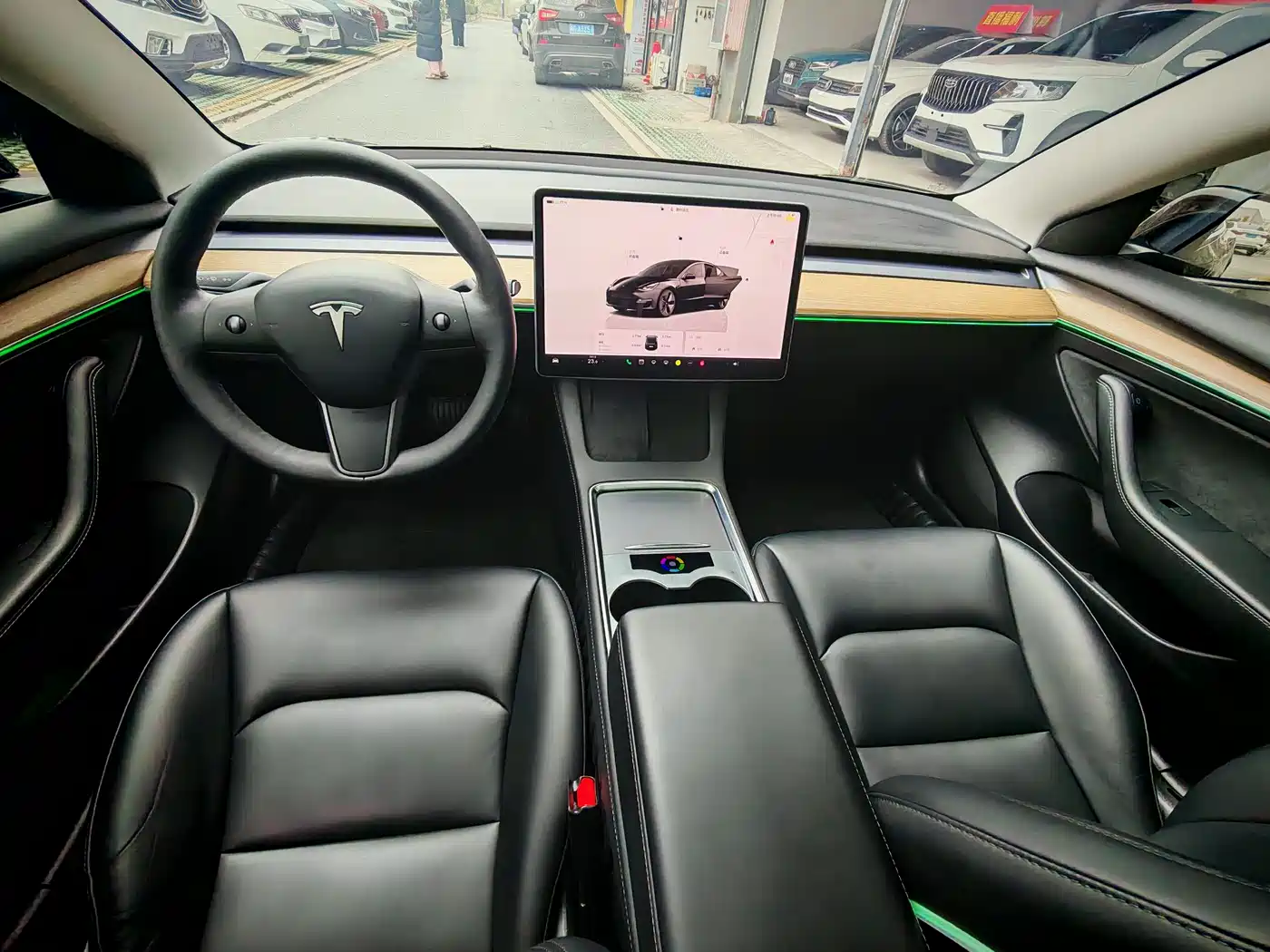 TESLA MODEL 3