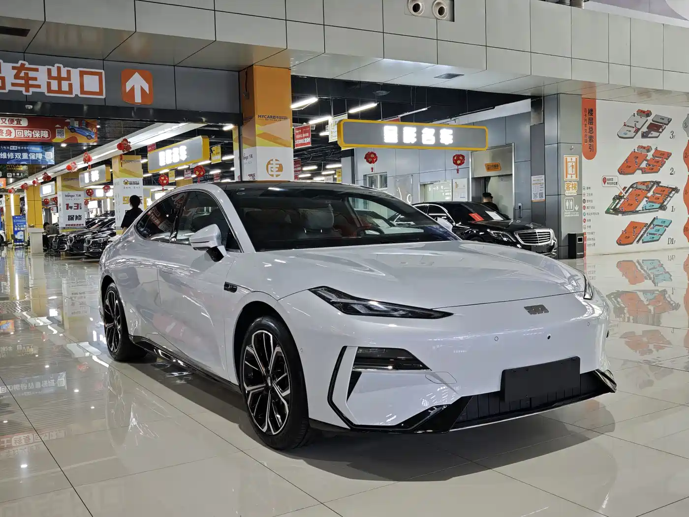 Geely Galaxy Galaxy E8 2025 700km Long Voyage Smart Drive Edition фото 3
