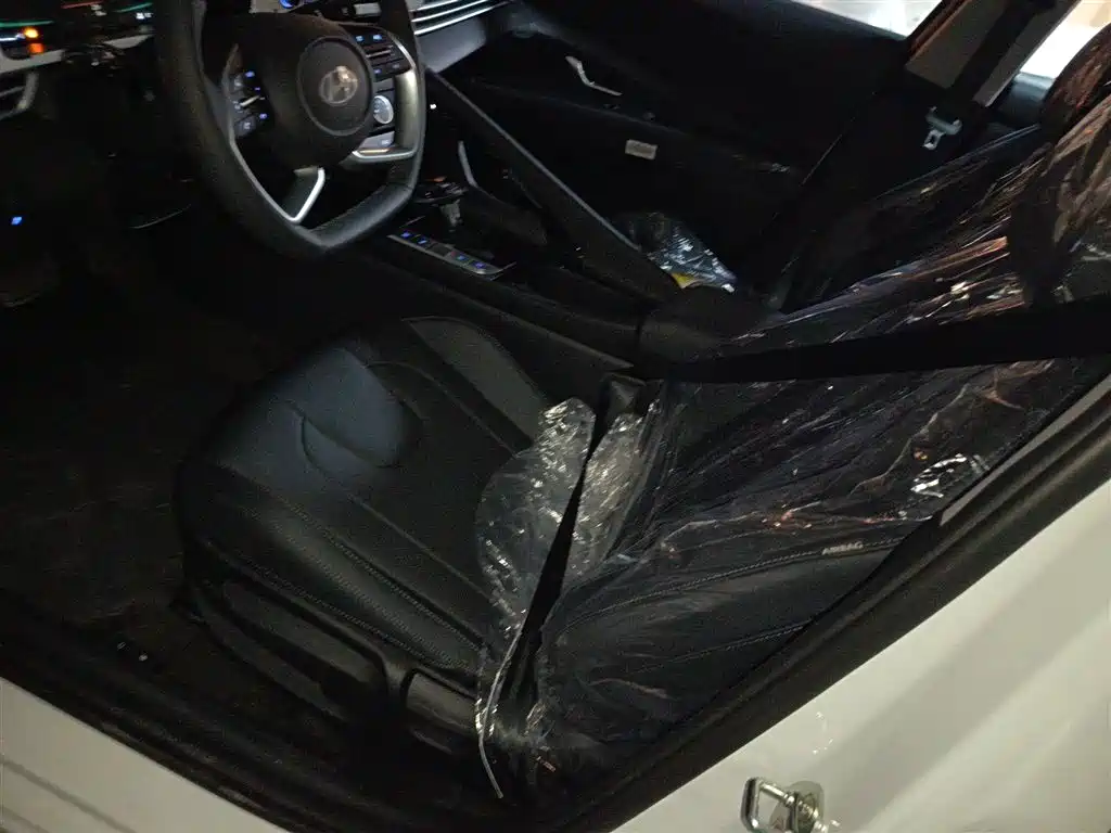 Hyundai Elantra 2023 1.5L CVT GLX Elite Edition фото 14