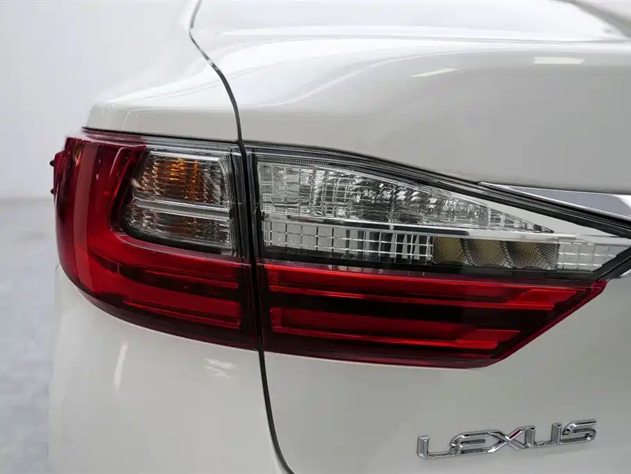 Lexus ES 2015 250 Elegance Edition фото 7