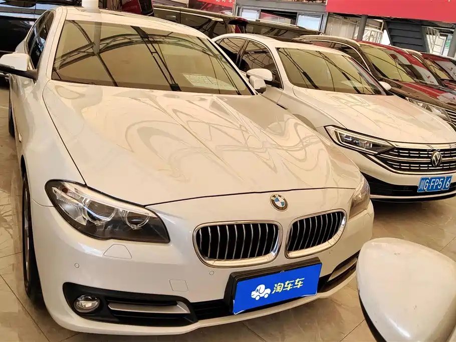 BMW 5 Series (Import) 2014 520i Classic фото 2