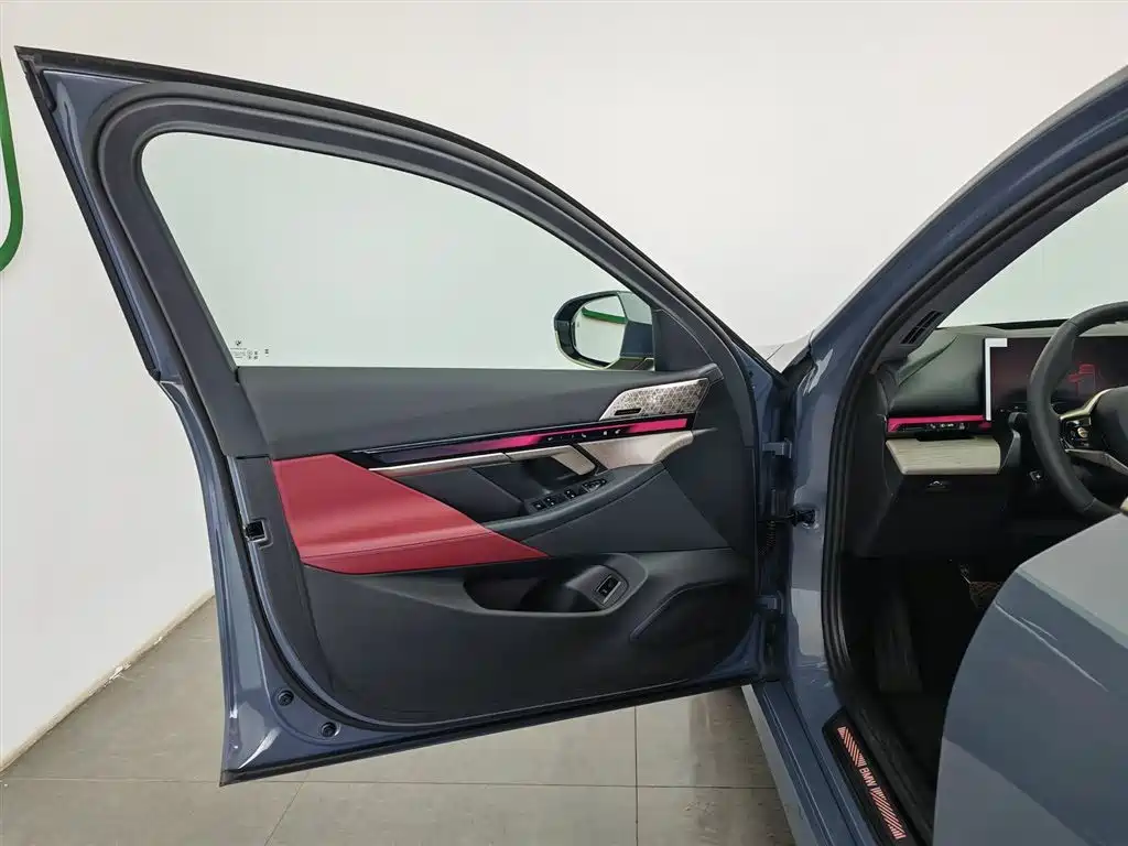 BMW 5 Series 2024 530Li Premium Luxury Package фото 8