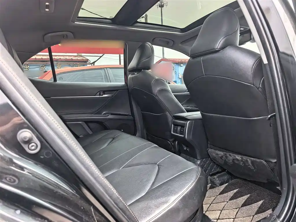 Toyota Camry 2021 Hybrid 2.5HG Luxury Edition фото 16