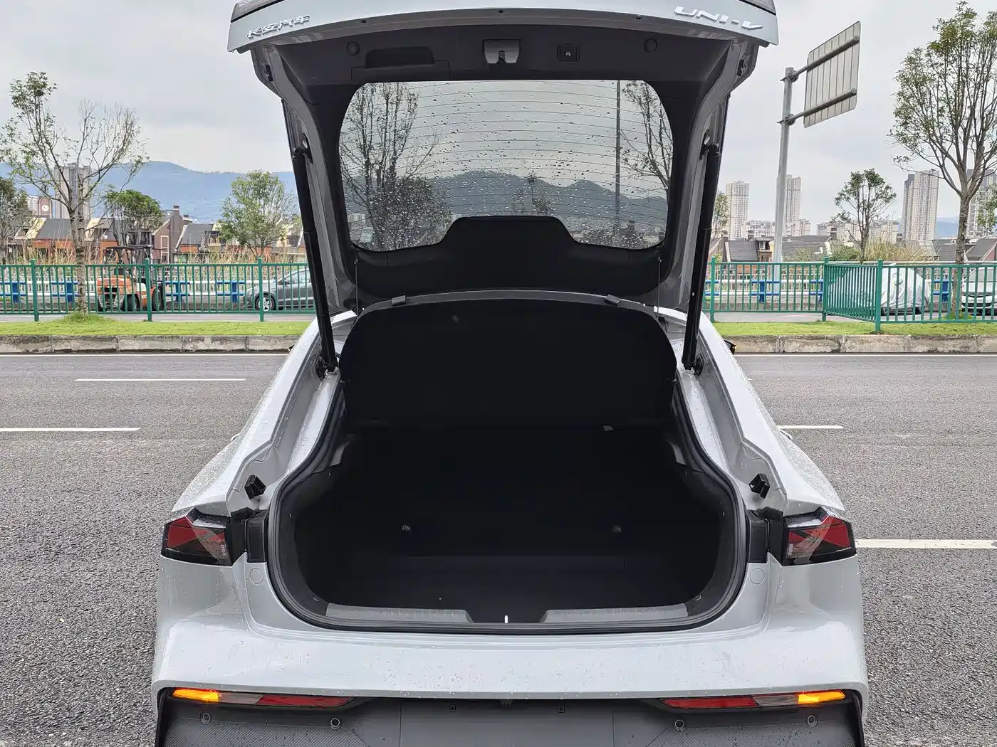 CHANGAN UNI-V