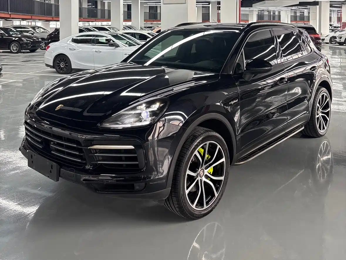 Photo 1 - Porsche Cayenne New Energy