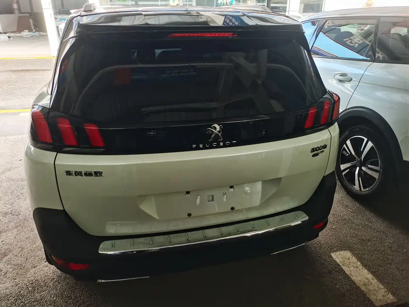Peugeot 5008 2017 380THP 7-Seater Luxury GT Edition фото 8