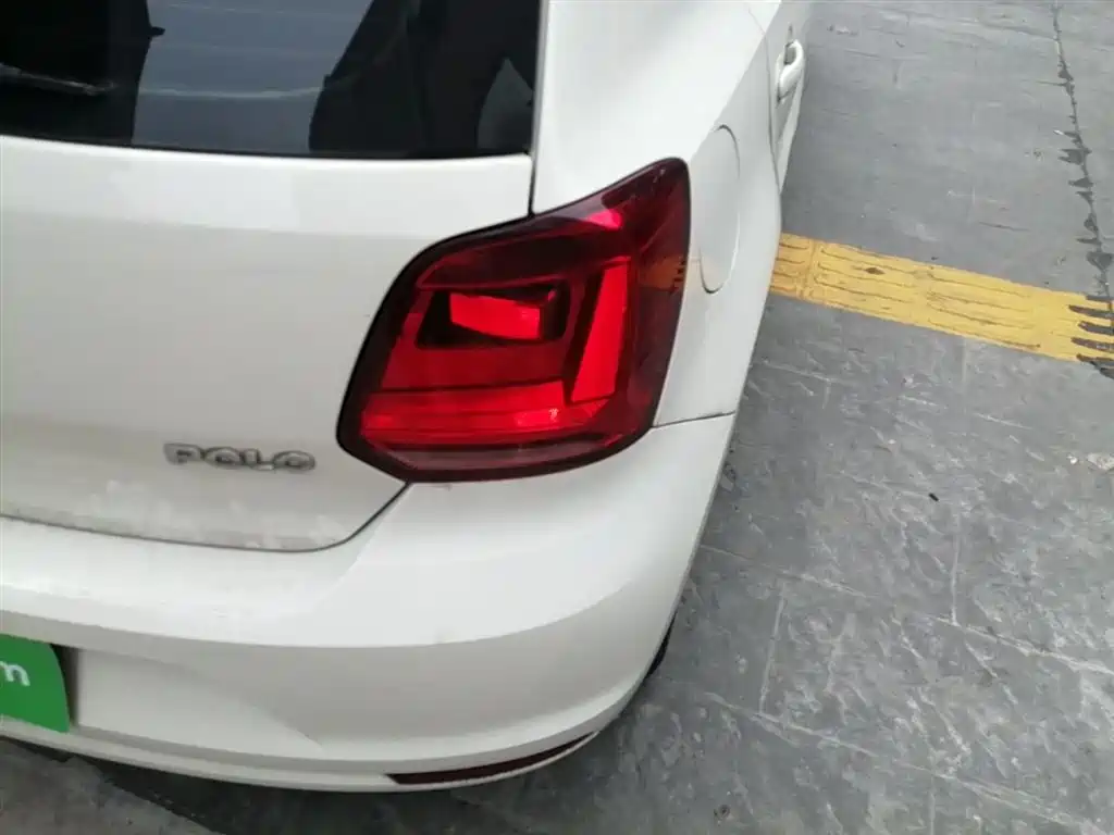 Volkswagen Polo 2016 1.4L Automatic Trend фото 8