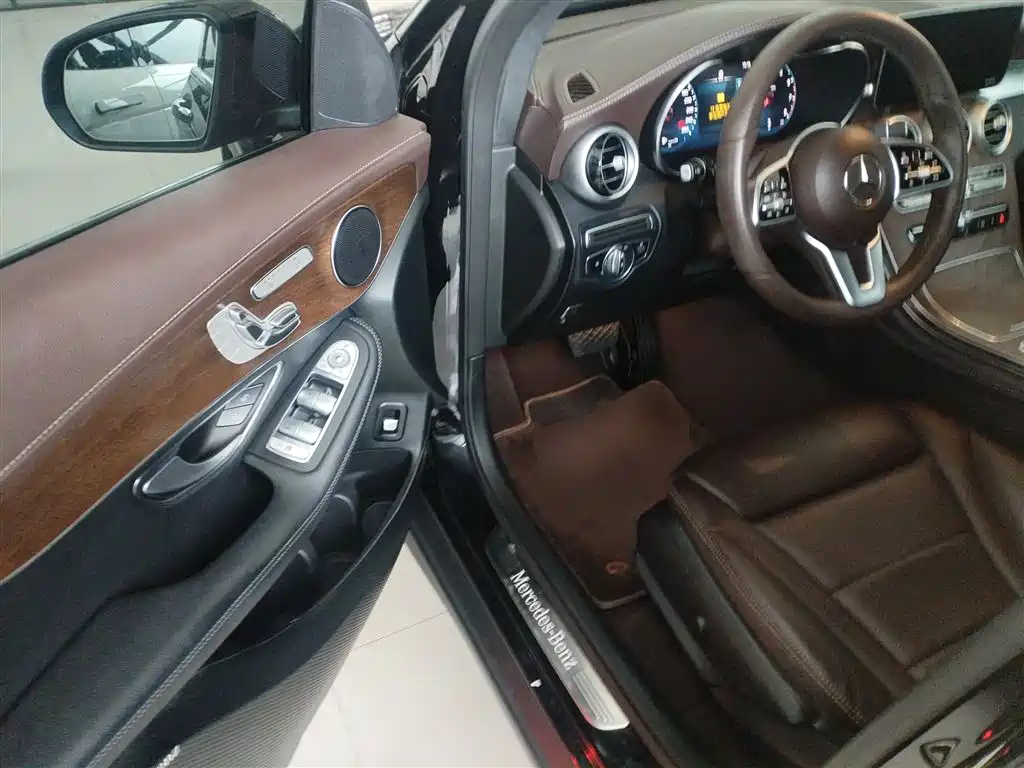 MERCEDES-BENZ GLC