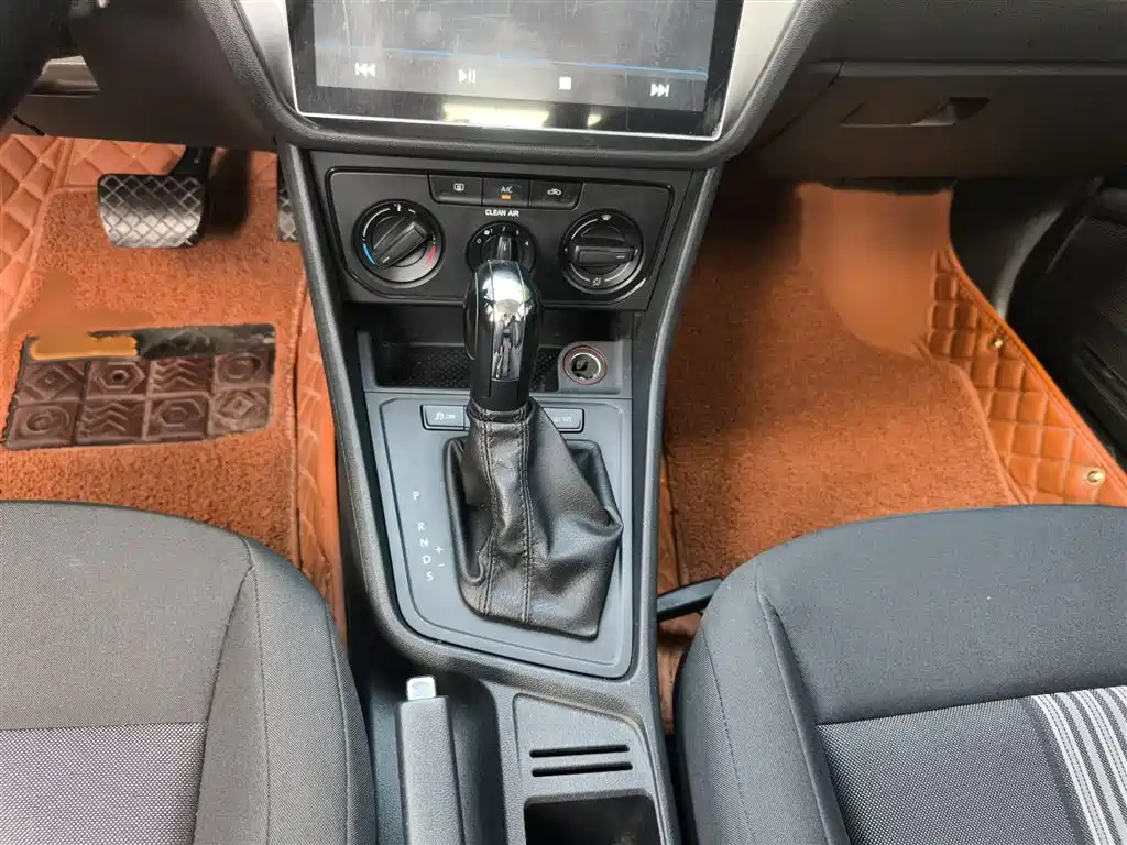 Volkswagen Lavida Tour 2017 1.6L Automatic Trend Edition фото 16