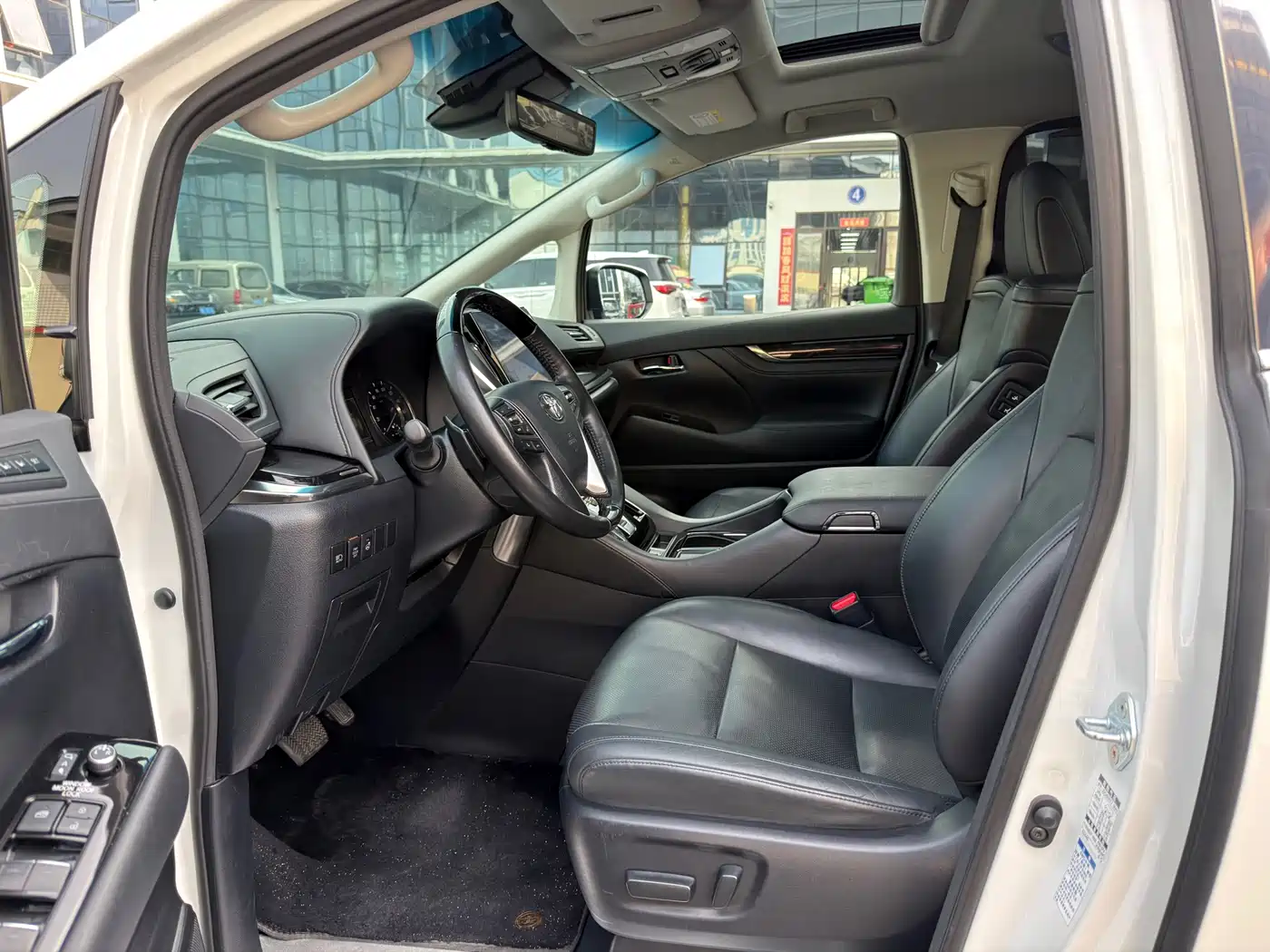 Toyota Vellfire 2023 Crown Hybrid 2.5L HV Luxury фото 4