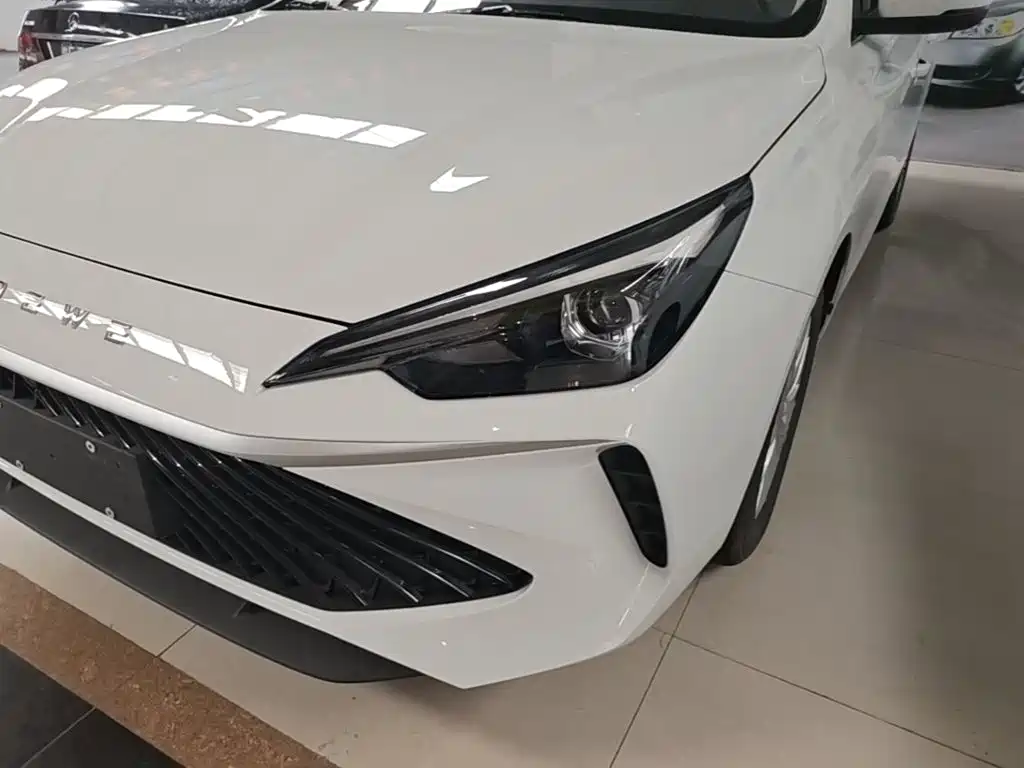 Фото 24 - Roewe i5