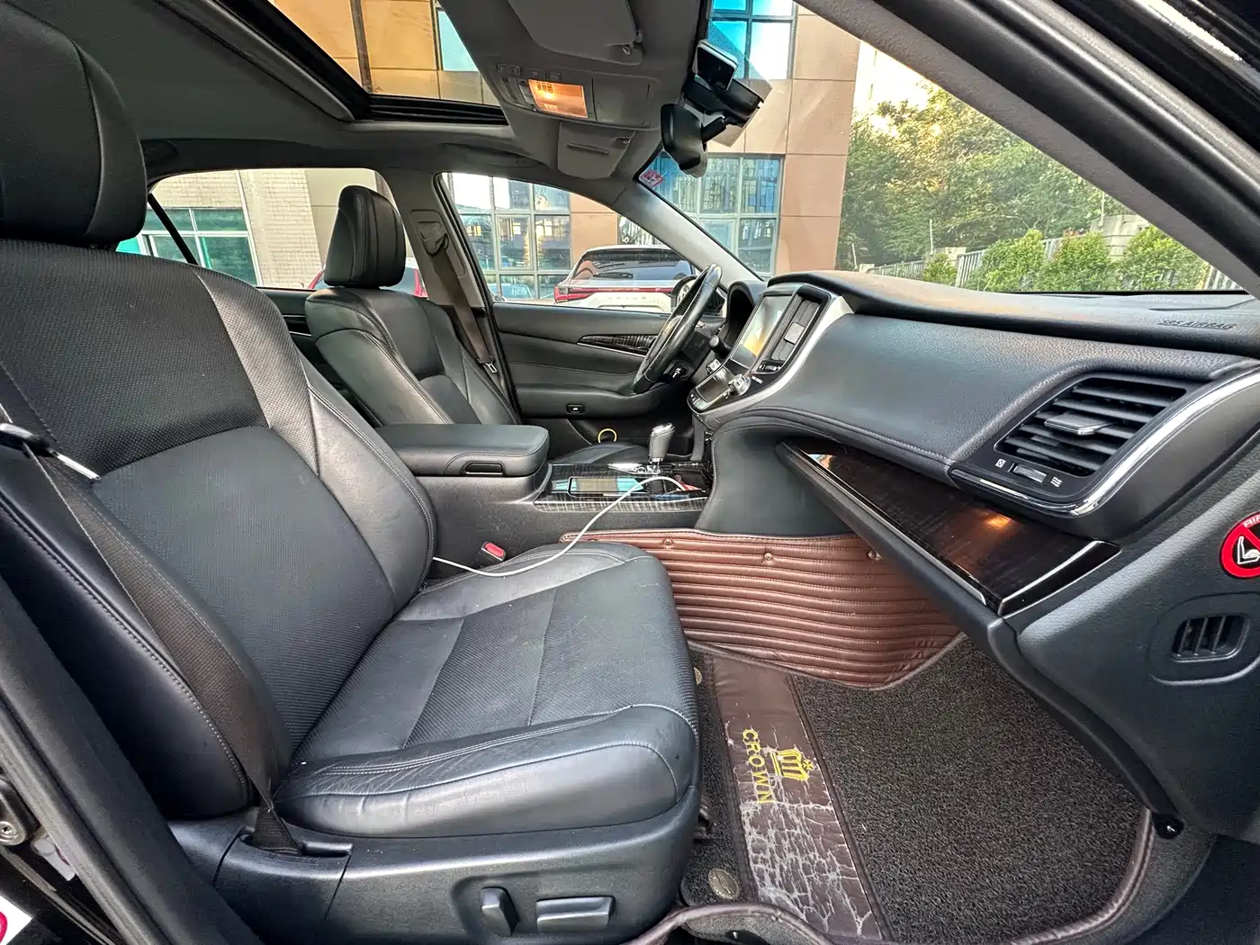 Фото 6 - Toyota Crown