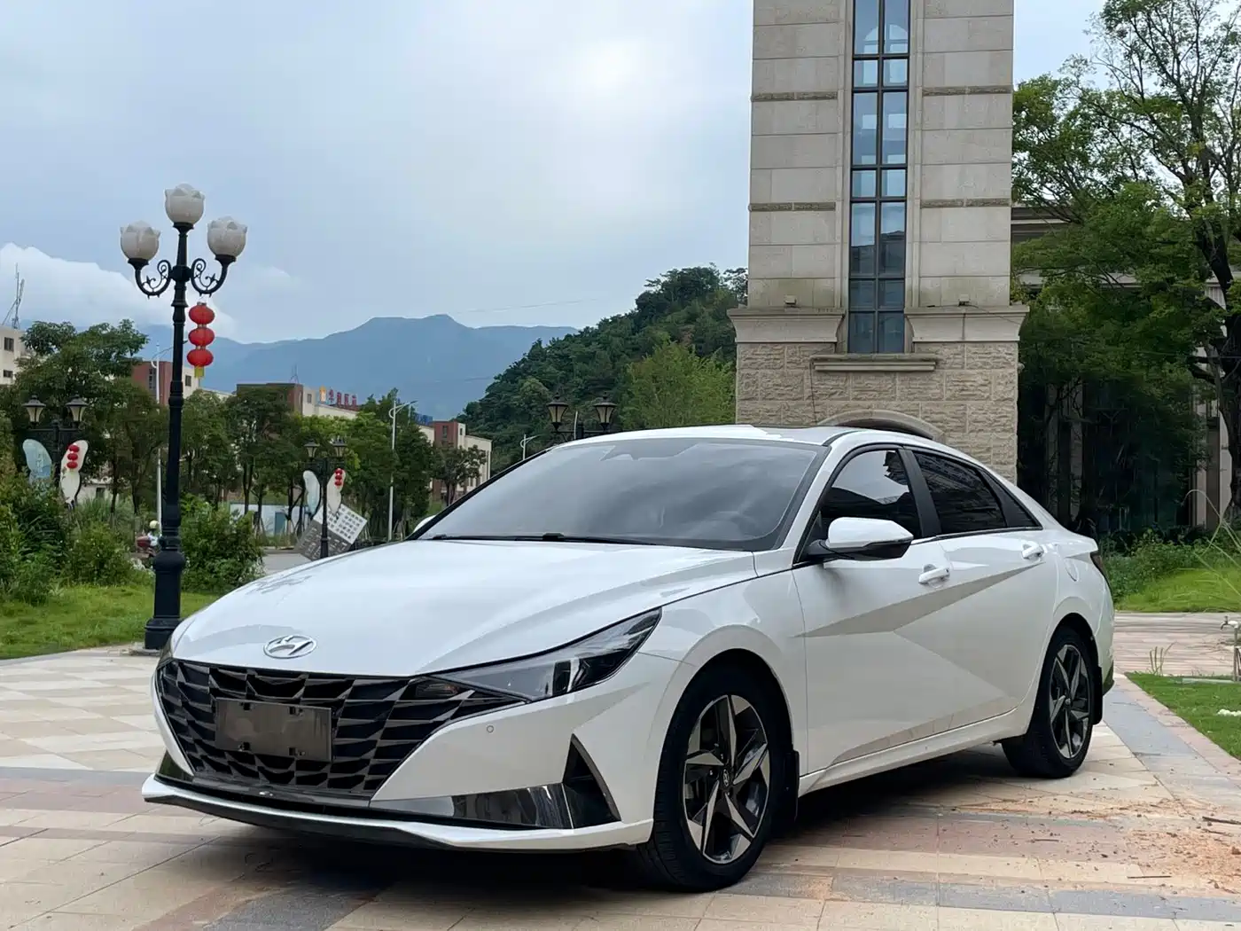 Hyundai Elantra 2022 1.5L CVT LUX Premium Edition