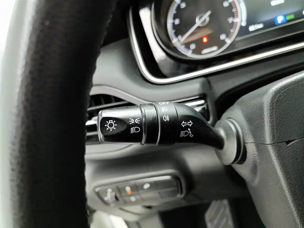 GAC Trumpchi Trumpchi M6 2021 270T DCT Luxury Edition (7-Seater) фото 21
