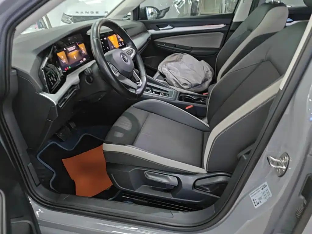 Photo 11 - Volkswagen Golf
