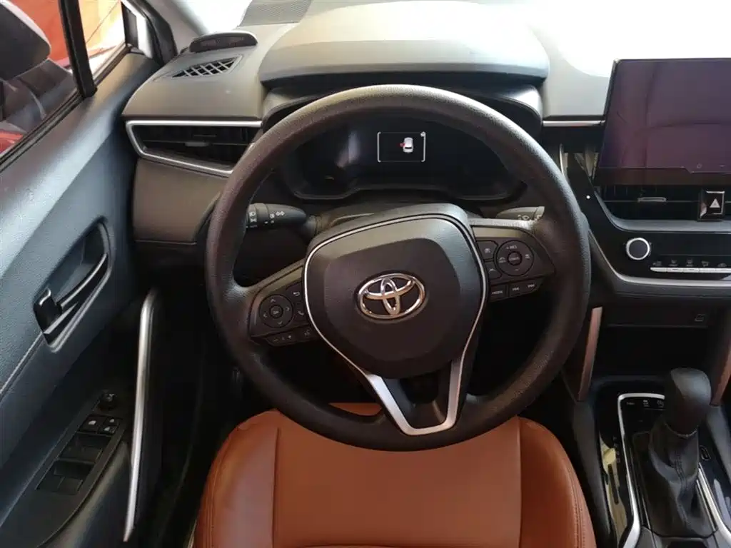 Toyota Frontlander 2023 2.0L CVT Leading Edition фото 11
