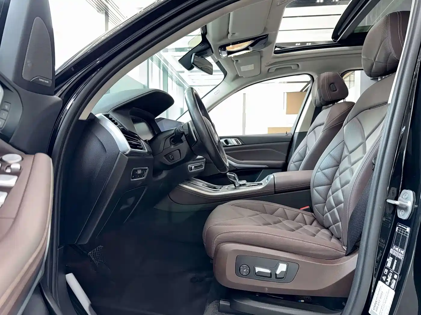 BMW X5 2022 Model xDrive 40Li M Sport Package фото 4