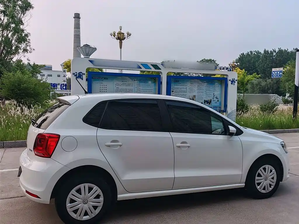 Volkswagen Polo 2016 1.4L Manual Trend фото 9
