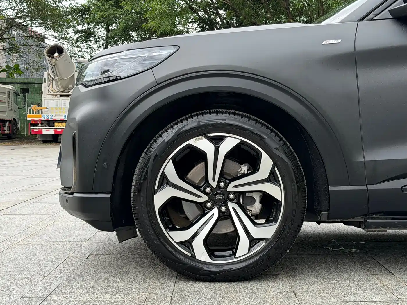 Фото 23 - Ford Explorer