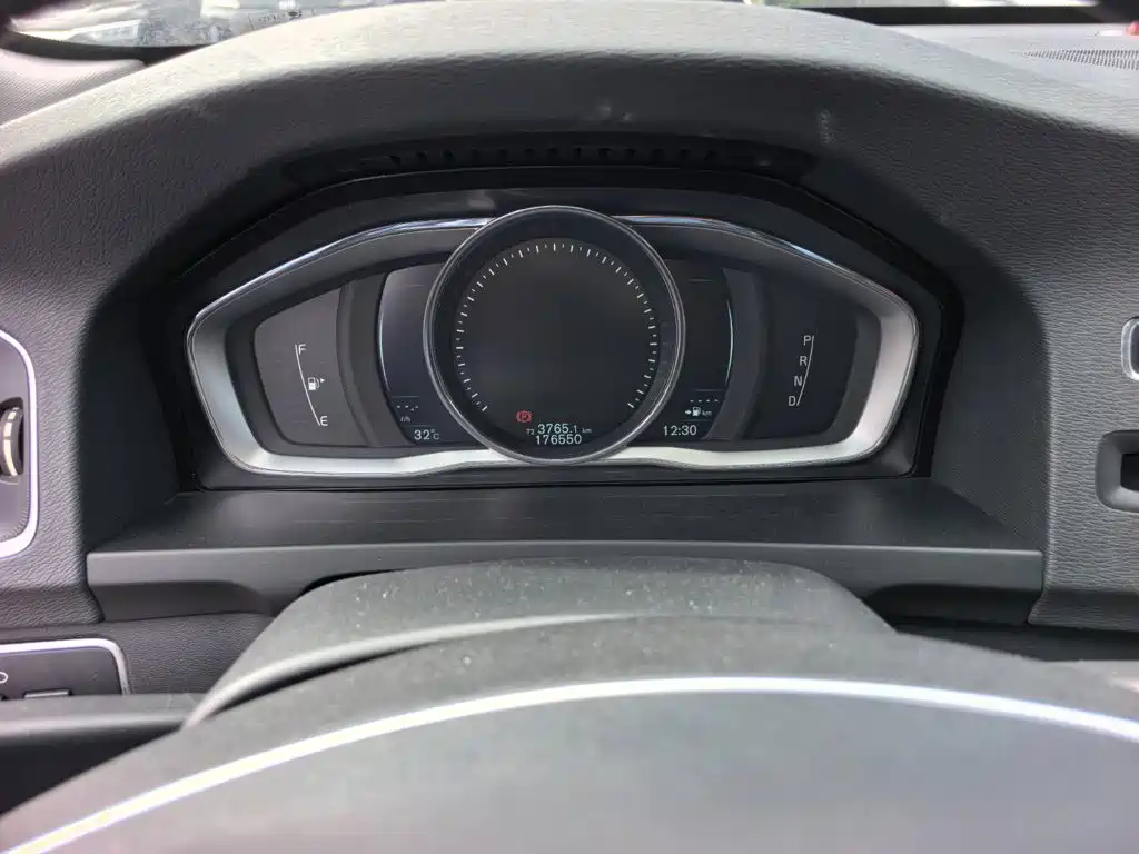 Фото 12 - Volvo S60