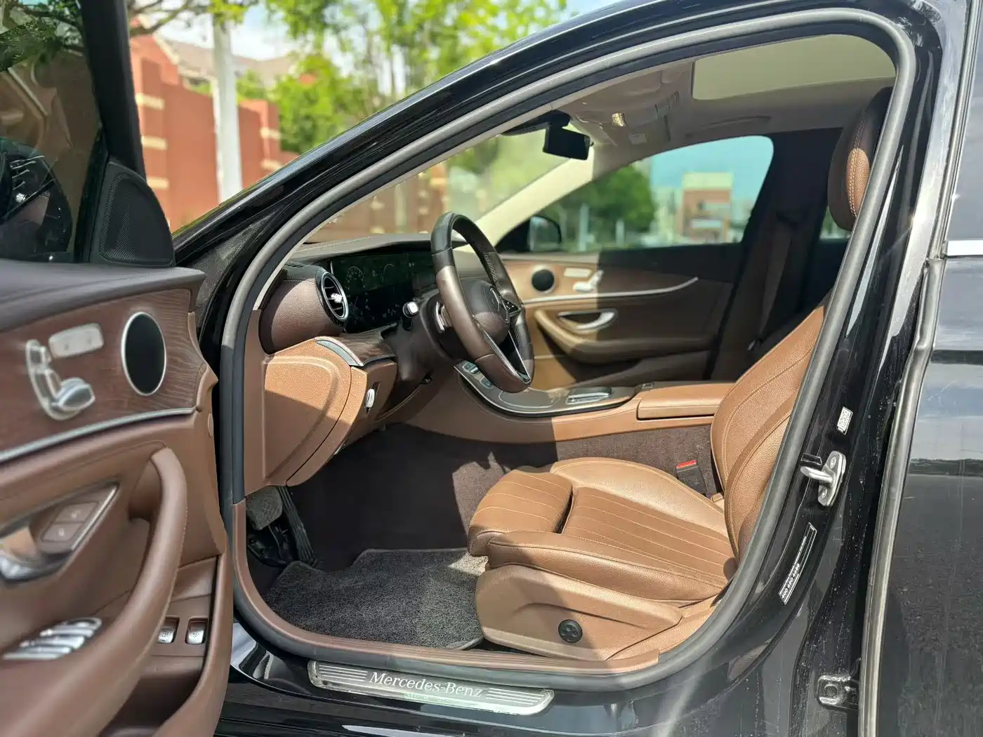 Mercedes-Benz E-Class New Energy 2022 E 350 e L Plug-in Hybrid Sedan фото 4
