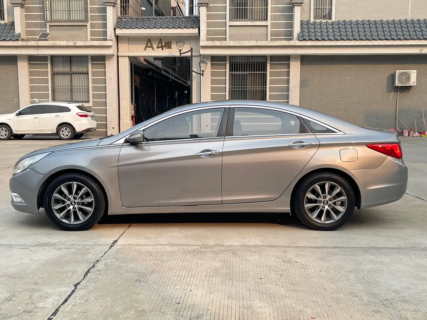 Hyundai Sonata 2013 2.0L Automatic Luxury Edition фото 4