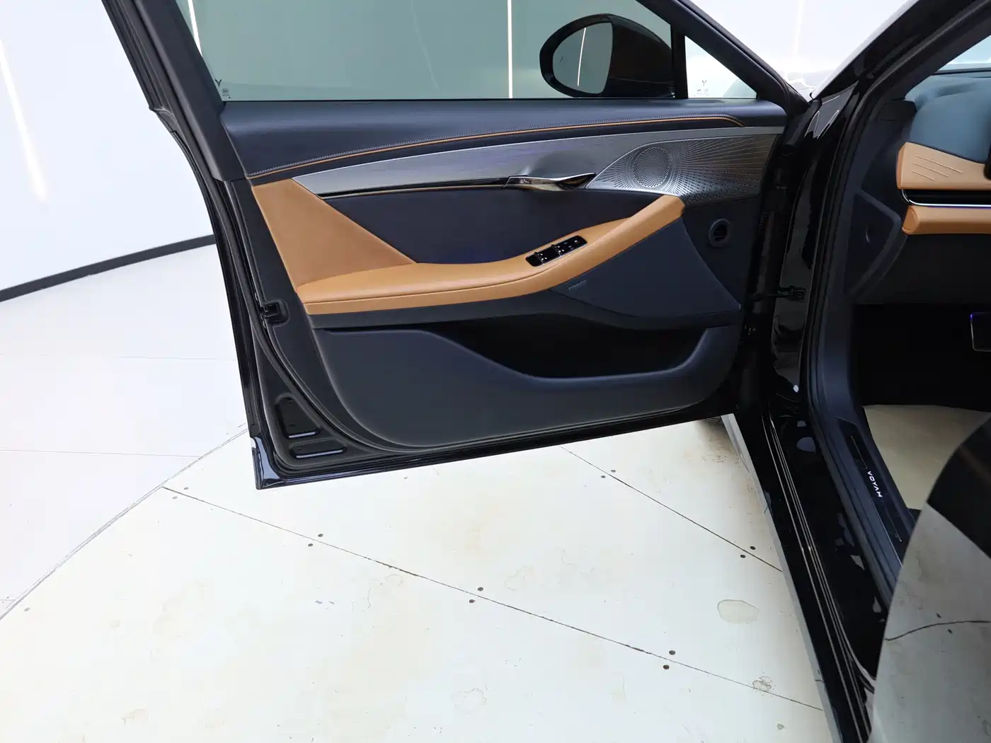 Voyah Auto VOYAH Zhuiguang 2024 PHEV AWD Ultra Long Range Flagship фото 9