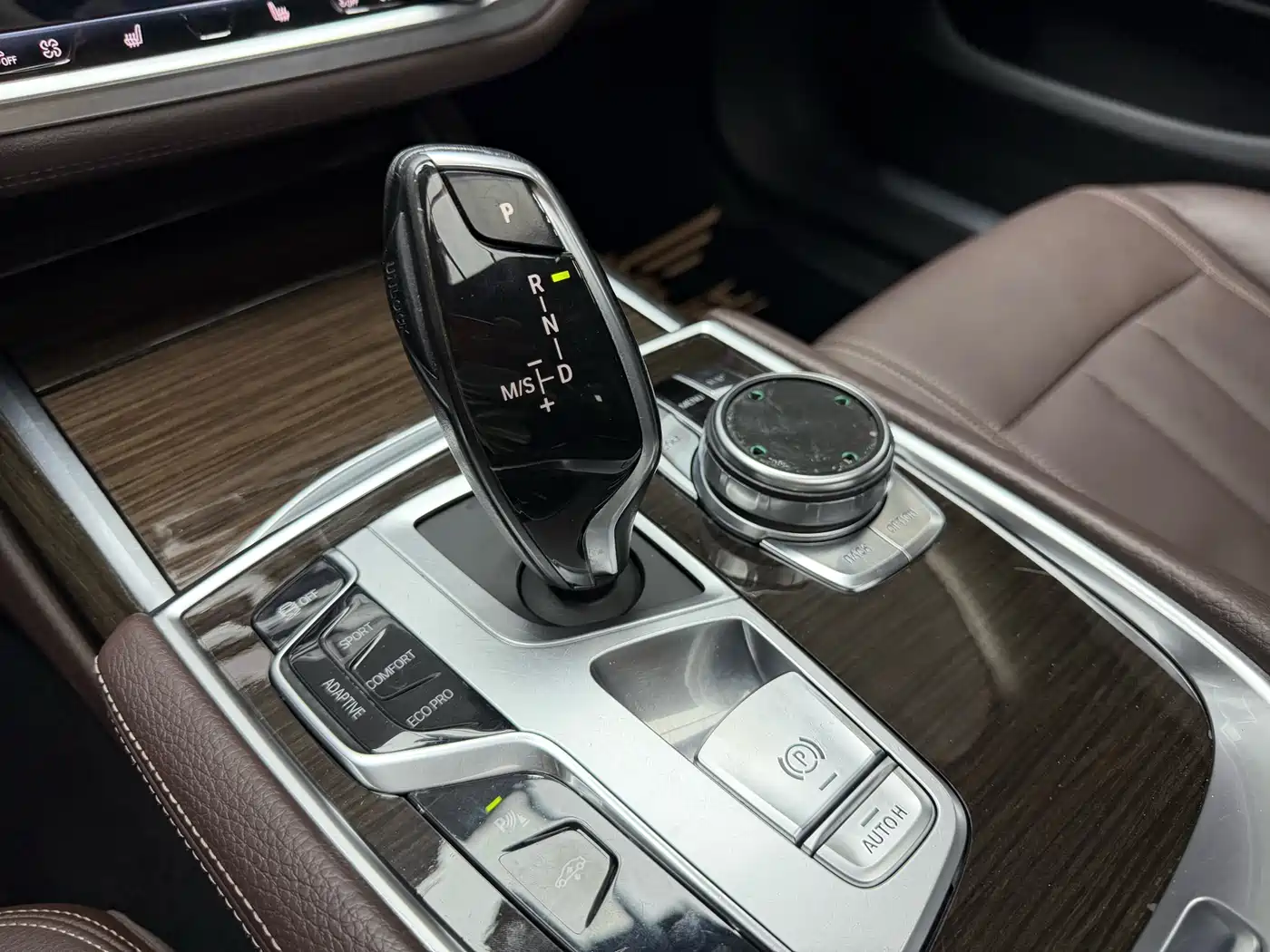 BMW 7 Series 2016 730Li Leading фото 47
