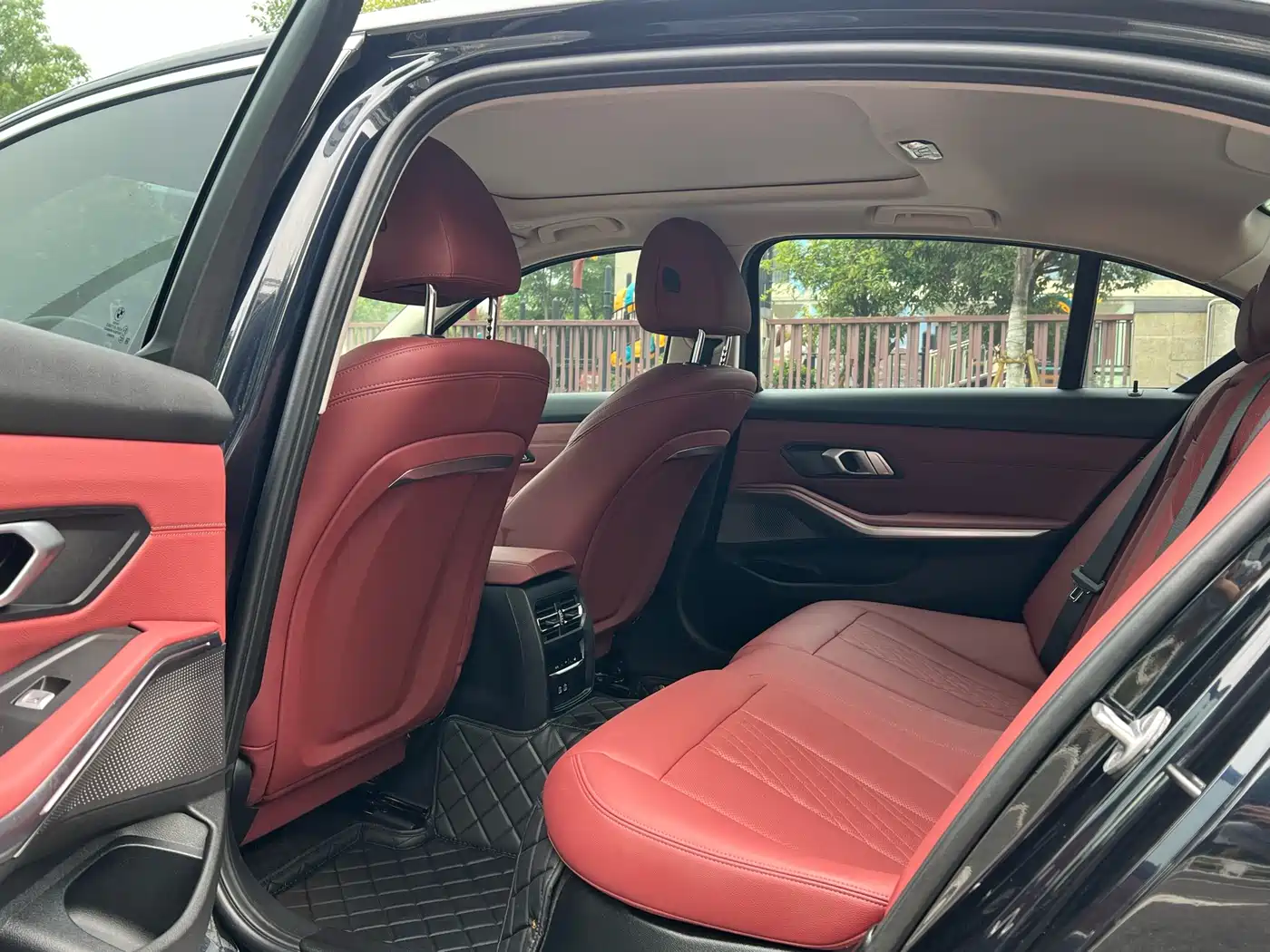 BMW 3 Series 2024 325Li M Sport Package фото 6