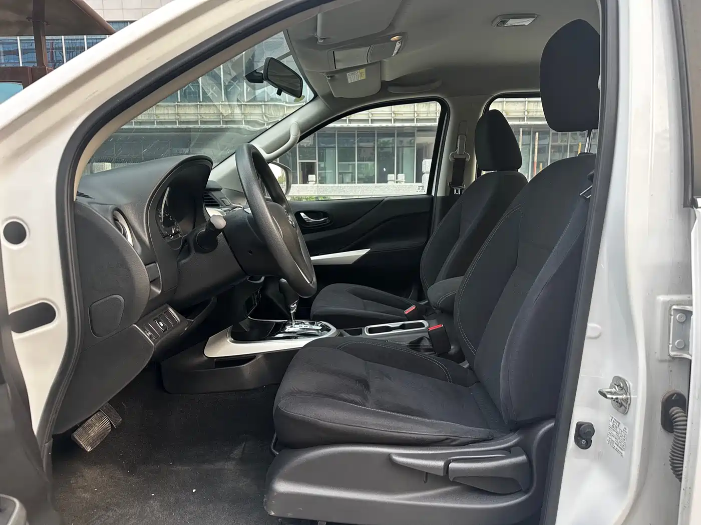 Nissan Navara 2018 2017 Model 2.5L Automatic 2WD Luxury QR25