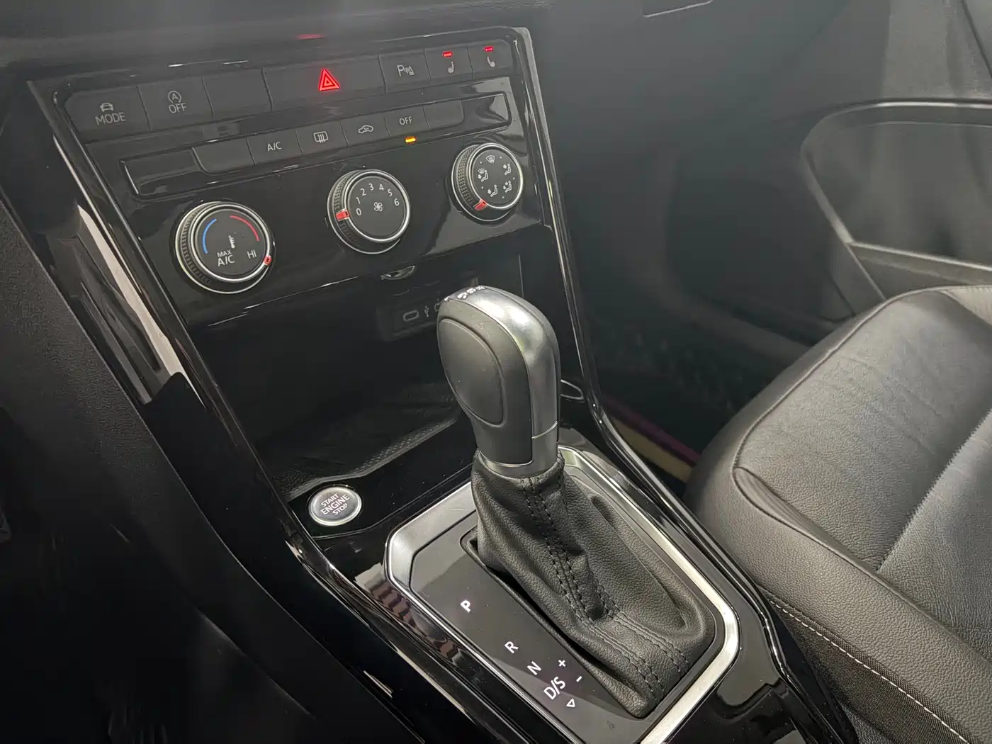 Volkswagen T-ROC 2022 280TSI DSG 2WD Comfort PLUS фото 12
