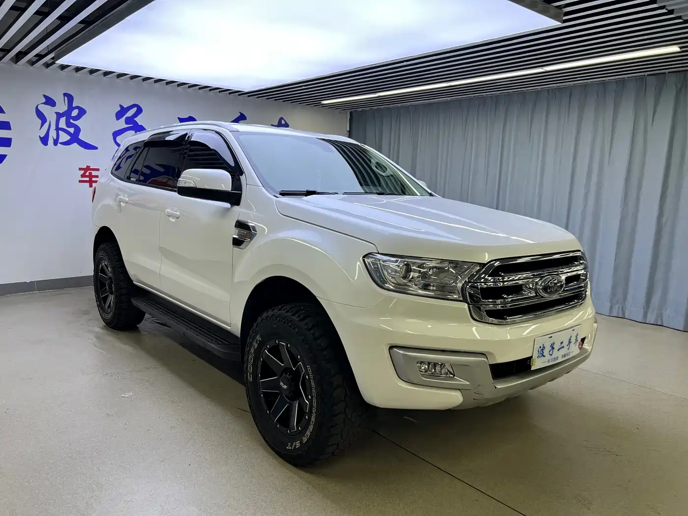 Ford Everest 2016 2.0T Gasoline Automatic 4WD Luxury Edition фото 3