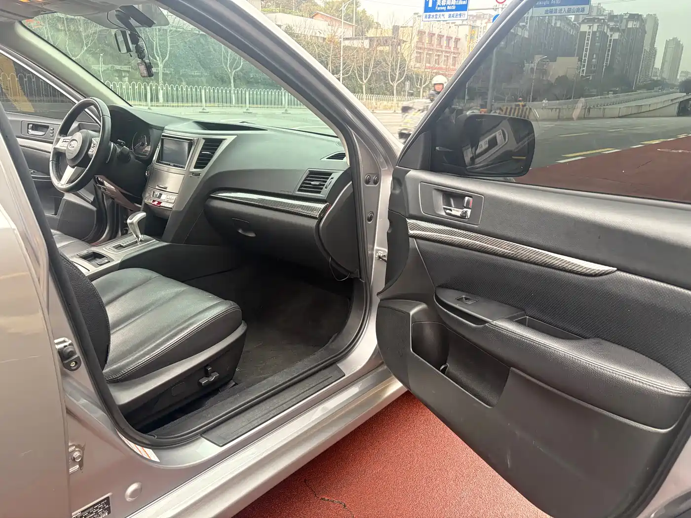 Subaru Legacy 2010 2.5i Luxury Navigation Edition фото 13