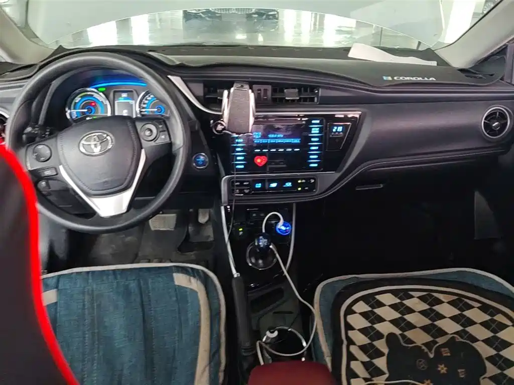 Toyota Corolla 2017 Facelift Hybrid 1.8L E-CVT Leading Edition фото 10