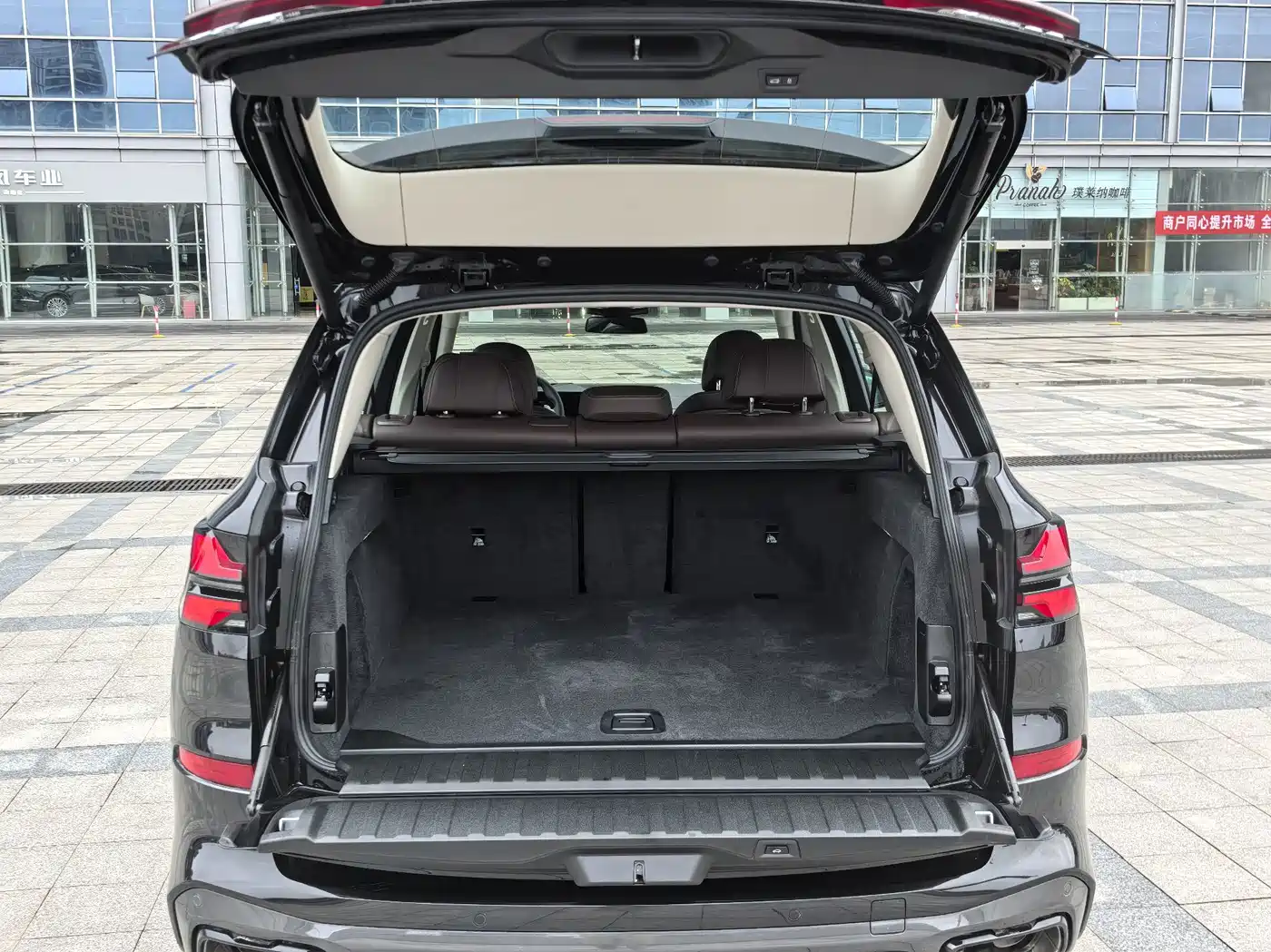 BMW X5 2025 2025 Model xDrive 30Li Exclusive M Sport Blackout Package