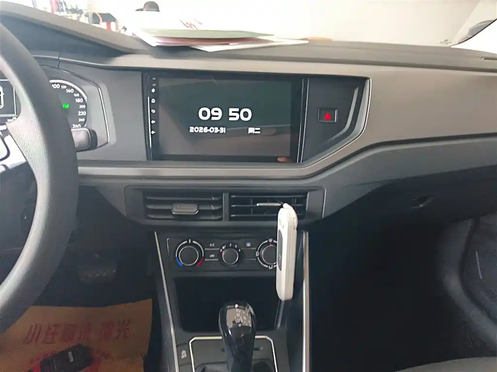 Volkswagen Polo 2019 Plus 1.5L Automatic Panorama Enjoyment Edition фото 13