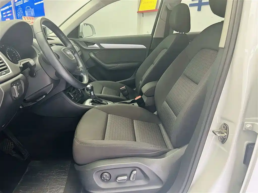 Audi Q3 2018 30th Anniversary Edition 30 TFSI Standard фото 19