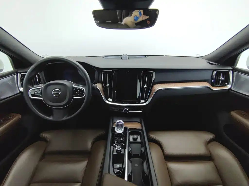 Volvo S60 2024 2025 B4 Smart Elite Luxury Edition