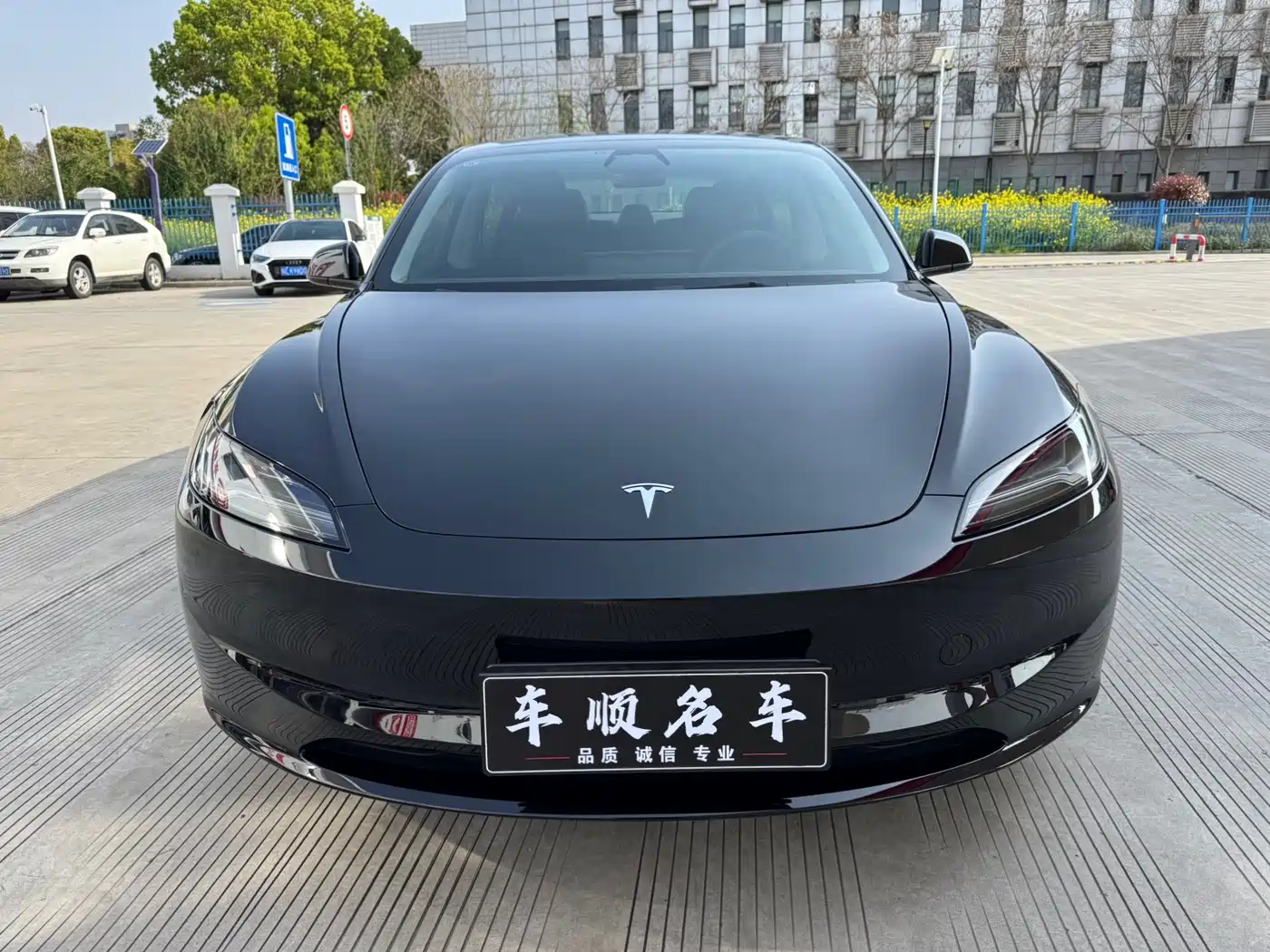 TESLA MODEL 3