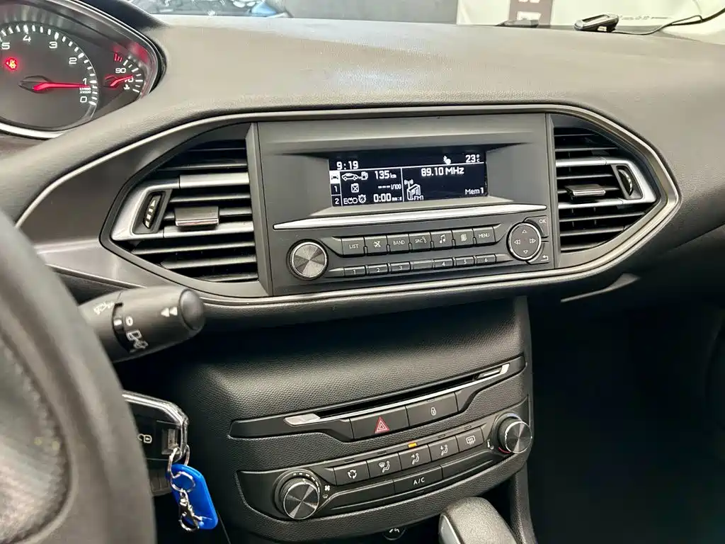 Фото 11 - Peugeot 308S