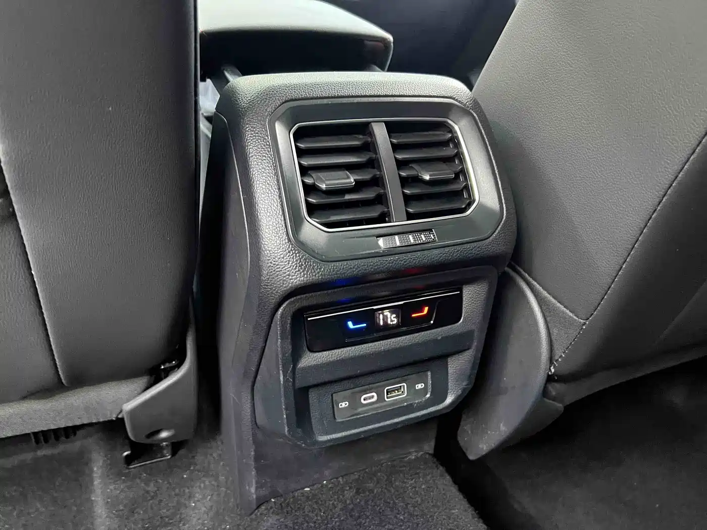 Volkswagen Tiguan X 2022 330TSI 2WD Premium Comfort Edition фото 11
