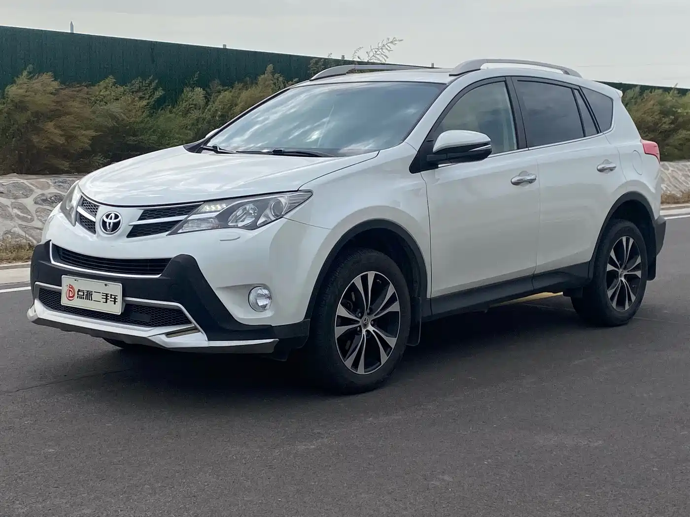 Фото 1 - Toyota RAV4