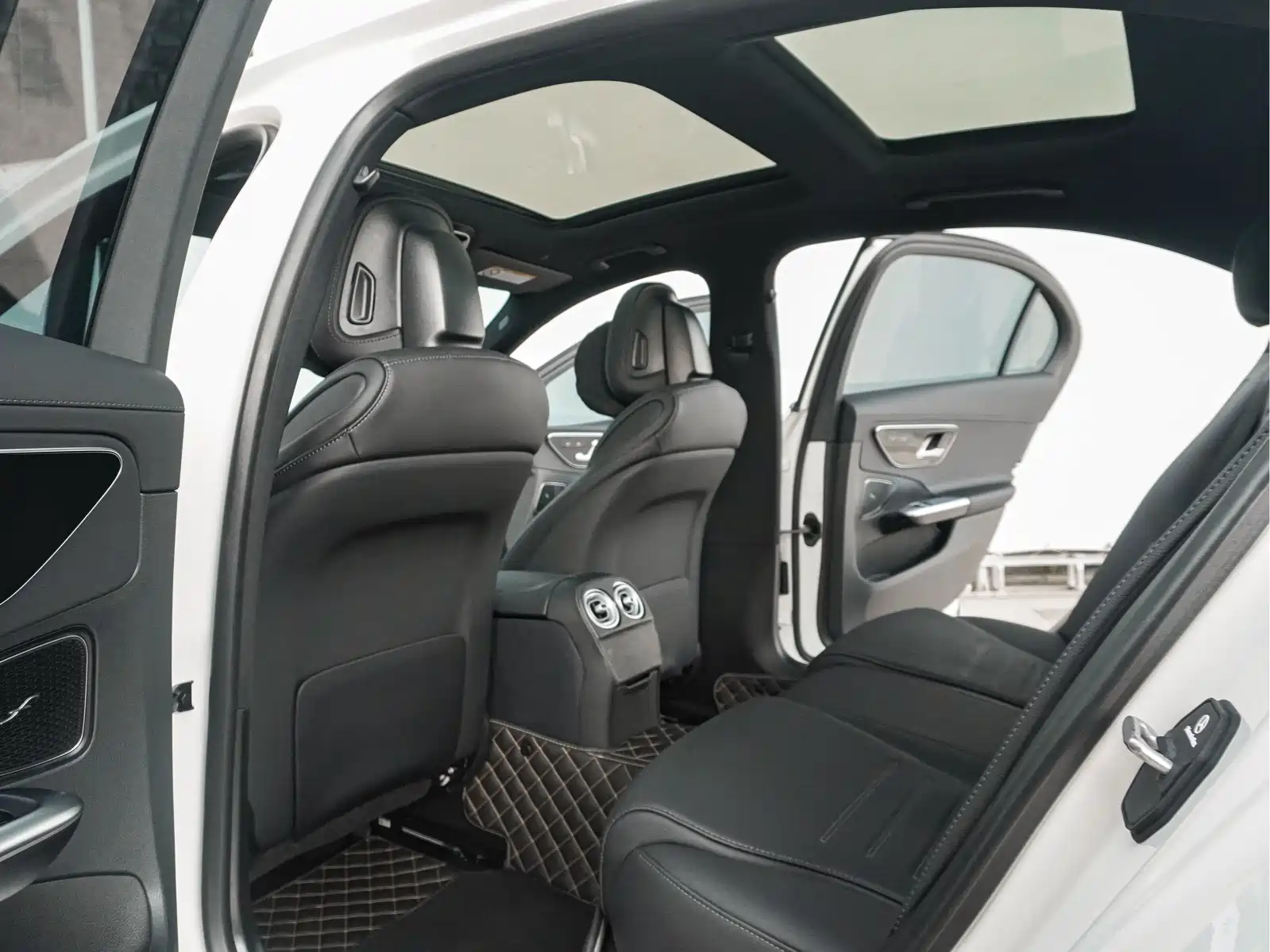 Фото 27 - Mercedes-Benz C-Class
