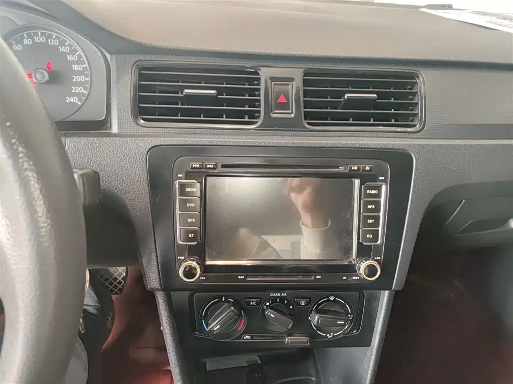 Volkswagen Santana 2015 1.6L Automatic Trend Edition фото 13